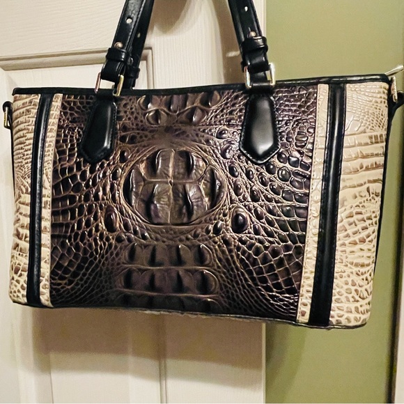 🎁 RARE! Brahmin Graphite Crestview Mini Asher! No longer being produced! - Picture 8 of 16